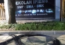Diduga Ilegal, Penarikan Kabel Fiber Optik di Jalan Menur Surabaya Dikerjakan Dini Hari, Pekerja Tak Kantongi SPK